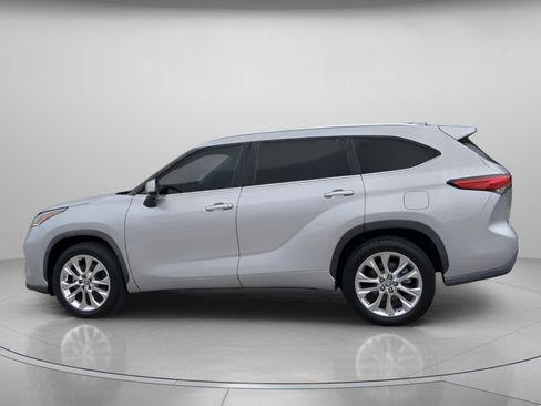 Used 2022 Toyota Highlander Limited image 16