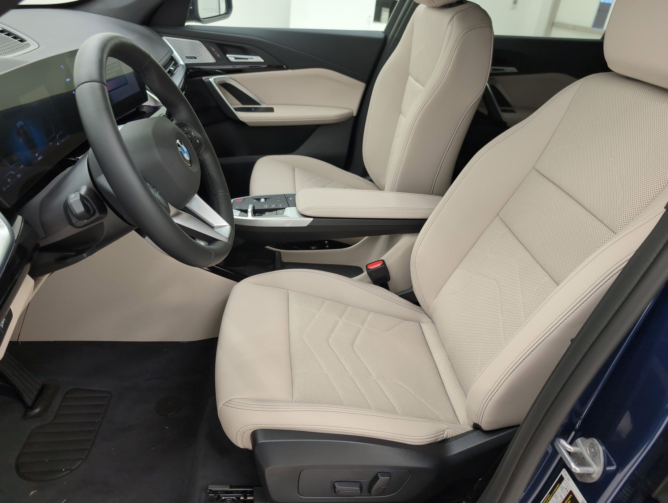 Used 2025 BMW X1 xDrive28i w/ Premium Package AWD/4WD image 5