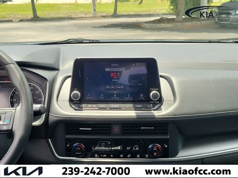 Used 2025 Nissan Rogue SV w/ SV Premium Package FWD image 18