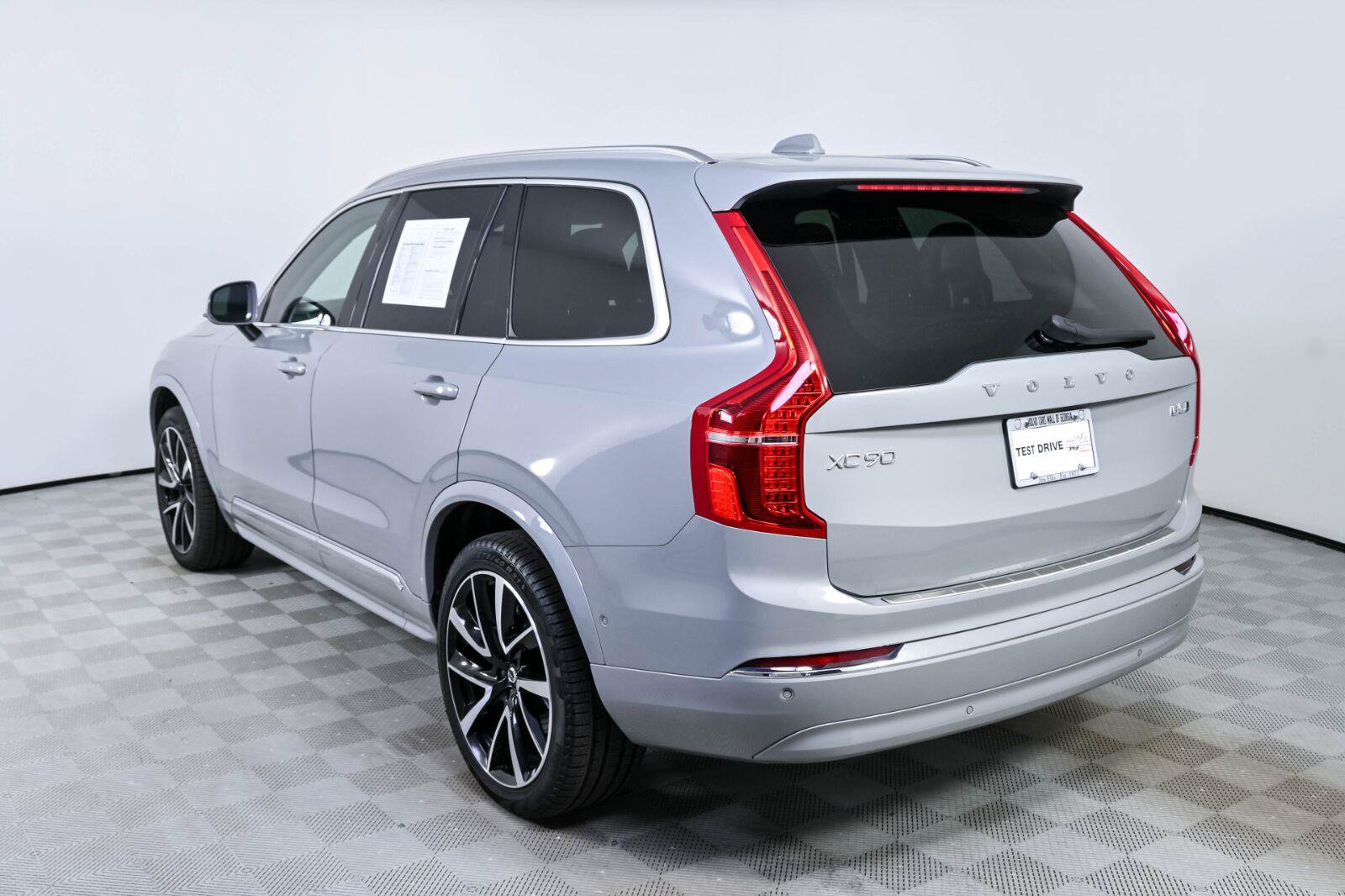 Used 2024 Volvo XC90 B5 Plus w/ Protection Package Premier AWD/4WD image 3