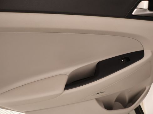 Used 2019 Hyundai Tucson Sport FWD image 16