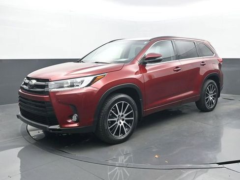Used 2018 Toyota Highlander SE image 25