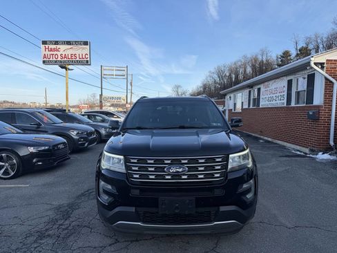 Used 2016 Ford Explorer XLT w/ Equipment Group 202A image 3