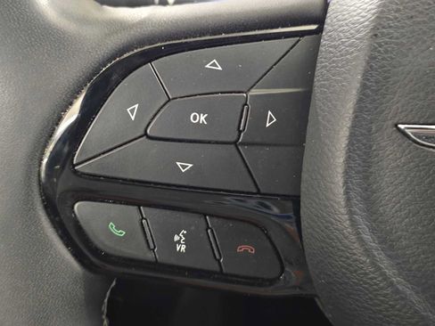 Used 2022 Chrysler Pacifica Touring-L w/ S Appearance Package FWD image 32