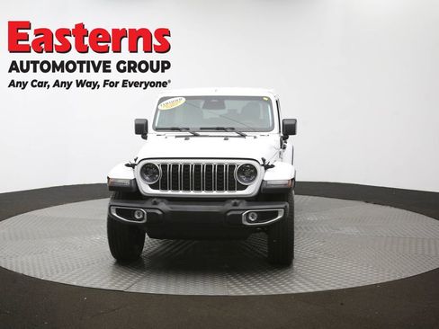 Used 2025 Jeep Wrangler Unlimited Sahara AWD/4WD image 53