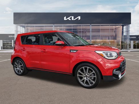 Certified 2017 Kia Soul ! w/ Tech Package image 1