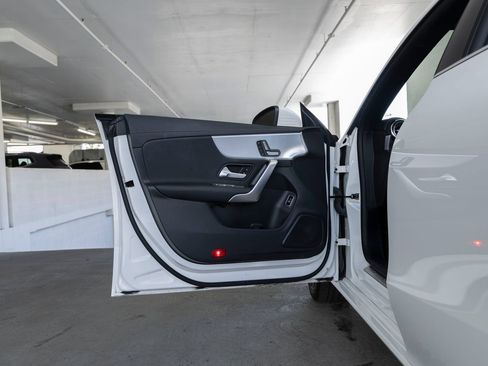 Used 2023 Mercedes-Benz CLA 250 image 12