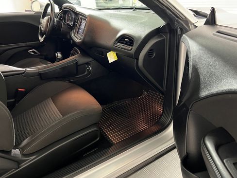 Used 2020 Dodge Challenger R/T image 31