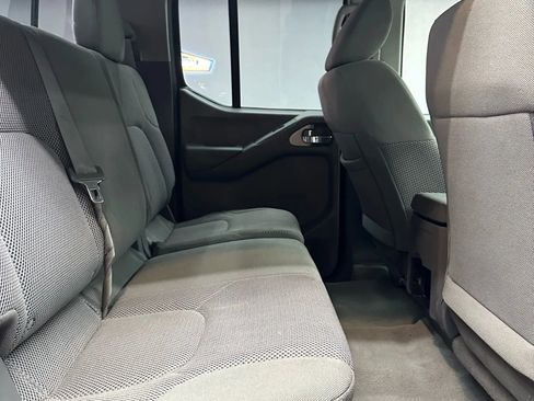 Used 2018 Nissan Frontier SV image 25