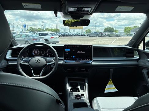 New 2026 Volkswagen Tiguan SE R-Line FWD image 18
