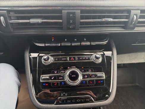 Used 2021 Lincoln Corsair AWD w/ Premium Package image 23