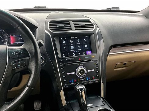 Used 2017 Ford Explorer Limited w/ Equipment Group 301A image 8