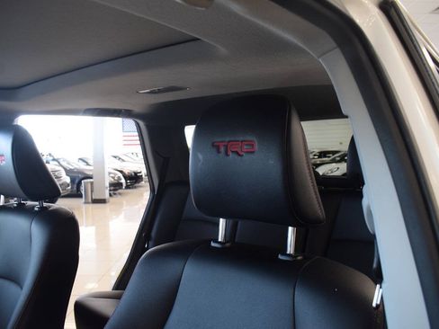 Used 2018 Toyota 4Runner TRD Off-Road Premium AWD/4WD image 40