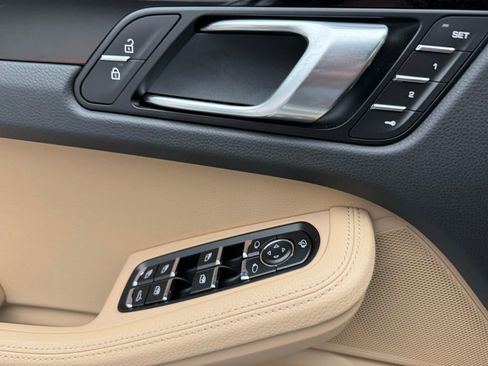 Used 2025 Porsche Macan image 20