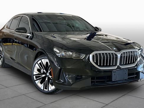 Used 2024 BMW 530i xDrive w/ Convenience Package AWD/4WD image 2