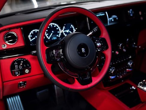 Used 2024 Rolls-Royce Phantom Sedan RWD image 5