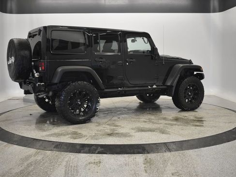 Used 2013 Jeep Wrangler Unlimited Sahara image 11