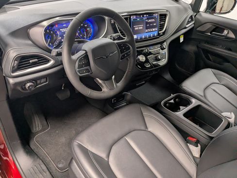 New 2026 Chrysler Pacifica Select FWD image 11