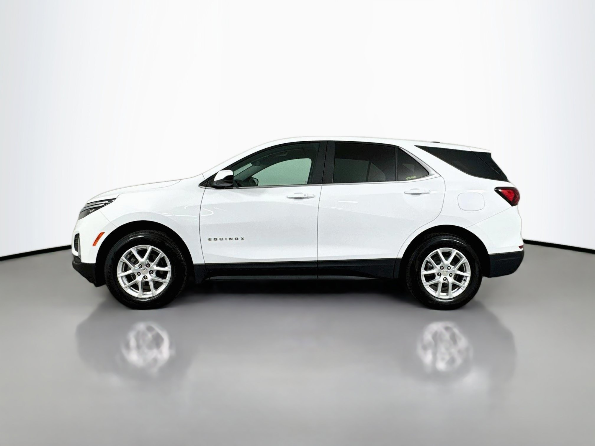 Used 2024 Chevrolet Equinox LT AWD/4WD image 4