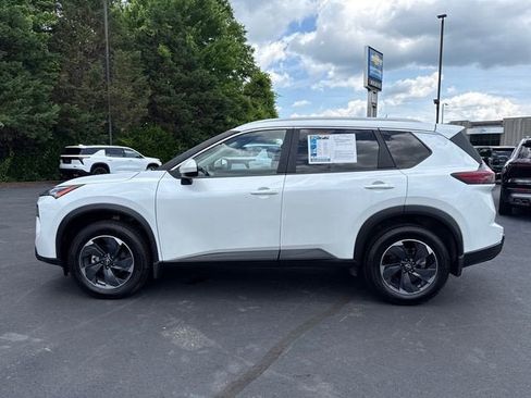 Used 2024 Nissan Rogue SV w/ SV Premium Package AWD/4WD image 6