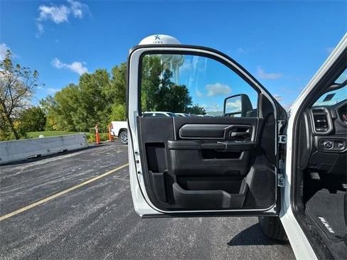 Used 2024 RAM 3500 Tradesman w/ Chrome Appearance Group AWD/4WD image 16
