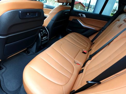 Used 2022 BMW X5 xDrive40i w/ M Sport Package image 12
