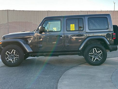 Used 2025 Jeep Wrangler Sahara image 7