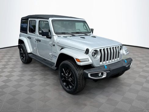 Used 2023 Jeep Wrangler Unlimited Sahara w/ Safety Group AWD/4WD image 4