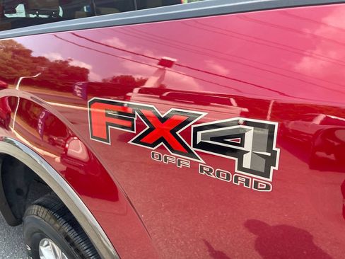 Used 2017 Ford F150 Lariat w/ Equipment Group 502A Luxury AWD/4WD image 14