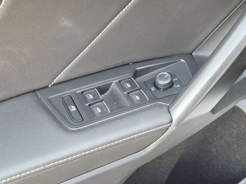 Used 2024 Volkswagen Tiguan SE FWD image 19