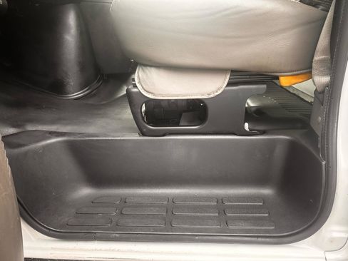 Used 2019 Chevrolet Express 2500 RWD image 11