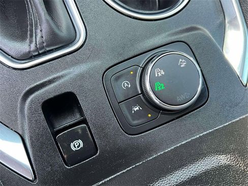 Certified 2023 Chevrolet Traverse LT w/ Rear Camera Mirror Package image 31