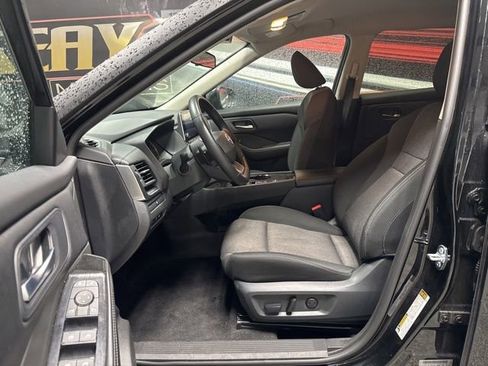 Used 2025 Nissan Rogue SV FWD image 4
