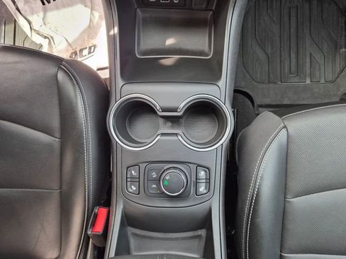 Used 2023 GMC Terrain SLT w/ LPO, Floor Liner Package FWD image 32