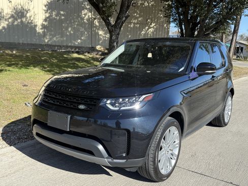 Used 2017 Land Rover Discovery First Edition image 4
