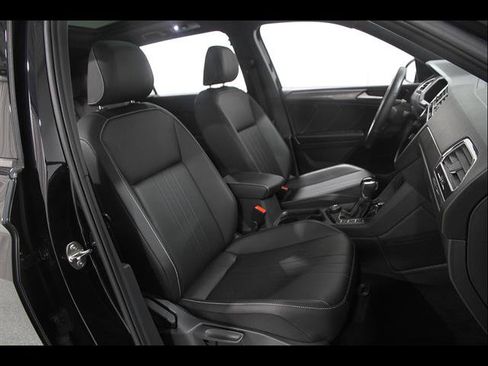 Certified 2024 Volkswagen Tiguan SE R-Line AWD/4WD image 17
