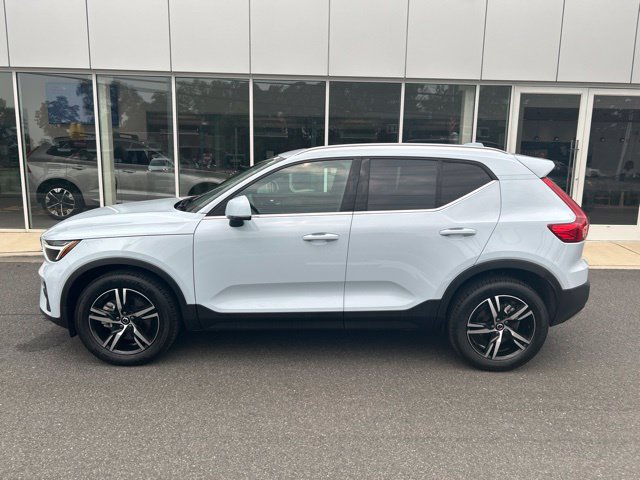 Certified 2025 Volvo XC40 B5 Core AWD/4WD image 2