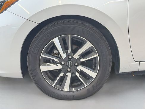 Used 2025 Nissan Versa SV FWD image 28
