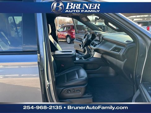 Used 2022 Chevrolet Suburban Z71 w/ Luxury Package image 16