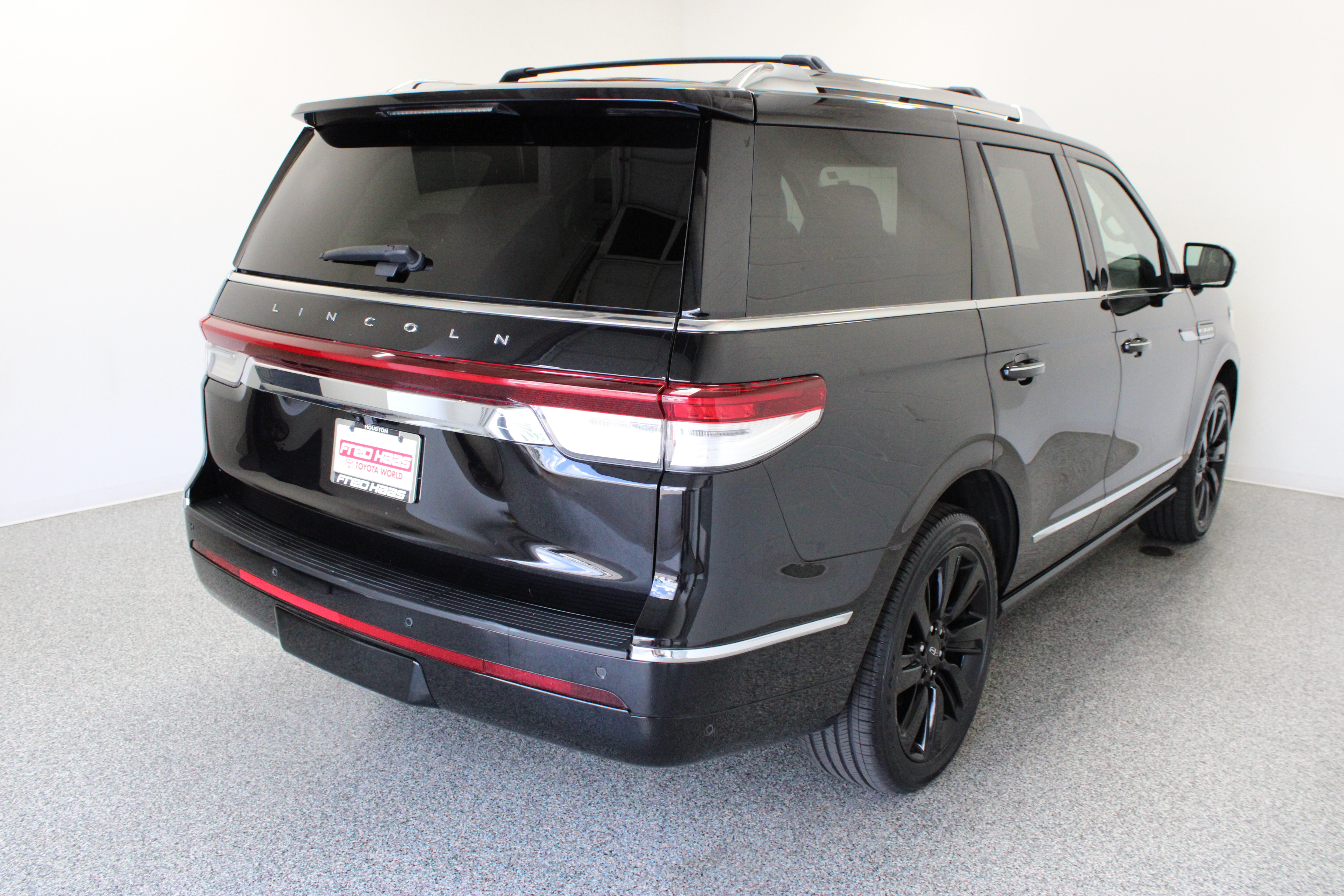 Used 2024 Lincoln Navigator Reserve AWD/4WD image 7