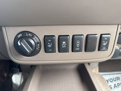 Used 2014 Nissan Frontier SV w/ SV Value Truck Package AWD/4WD image 34