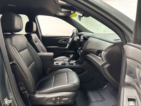 Used 2023 Chevrolet Traverse LT image 10