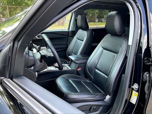 Used 2023 Ford Explorer XLT w/ Equipment Group 202A AWD/4WD image 24