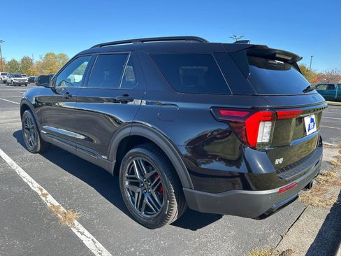New 2026 Ford Explorer ST-Line w/ ST-Line Street Pack image 3