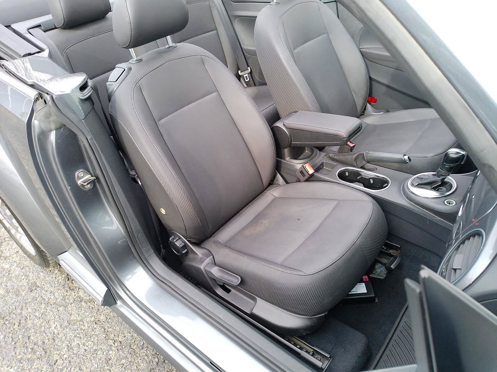 Used 2014 Volkswagen Beetle 2.5 FWD image 30