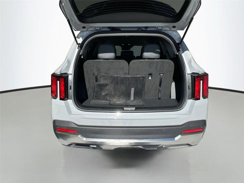 Used 2025 Kia Sorento S image 27