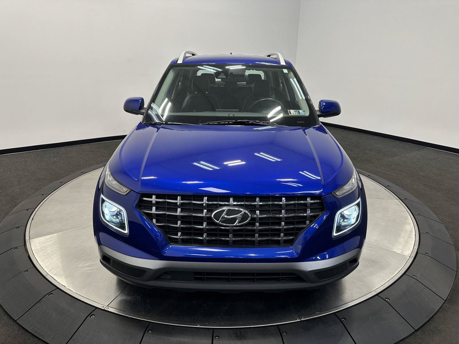 Used 2022 Hyundai Venue Limited FWD image 3