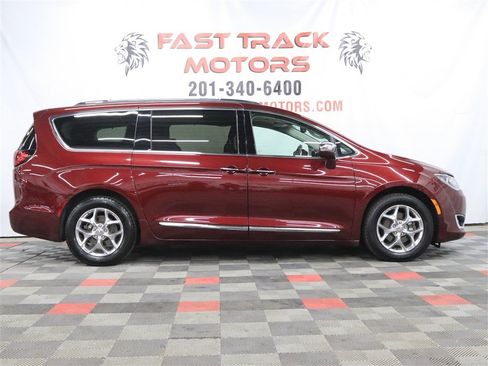 Used 2020 Chrysler Pacifica Limited FWD image 4