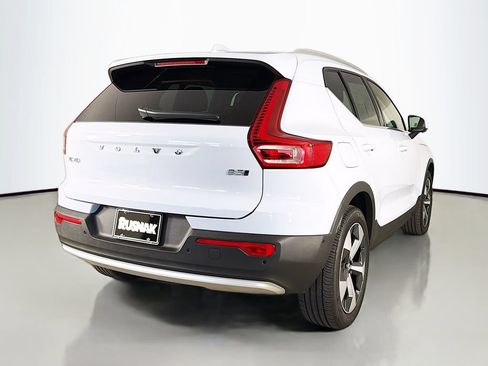 Used 2025 Volvo XC40 B5 Plus AWD/4WD image 7