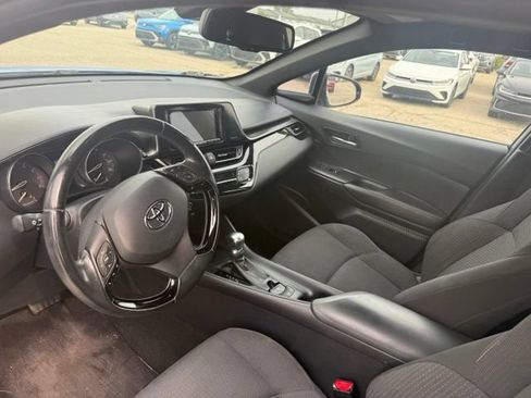 Used 2018 Toyota C-HR XLE FWD image 11